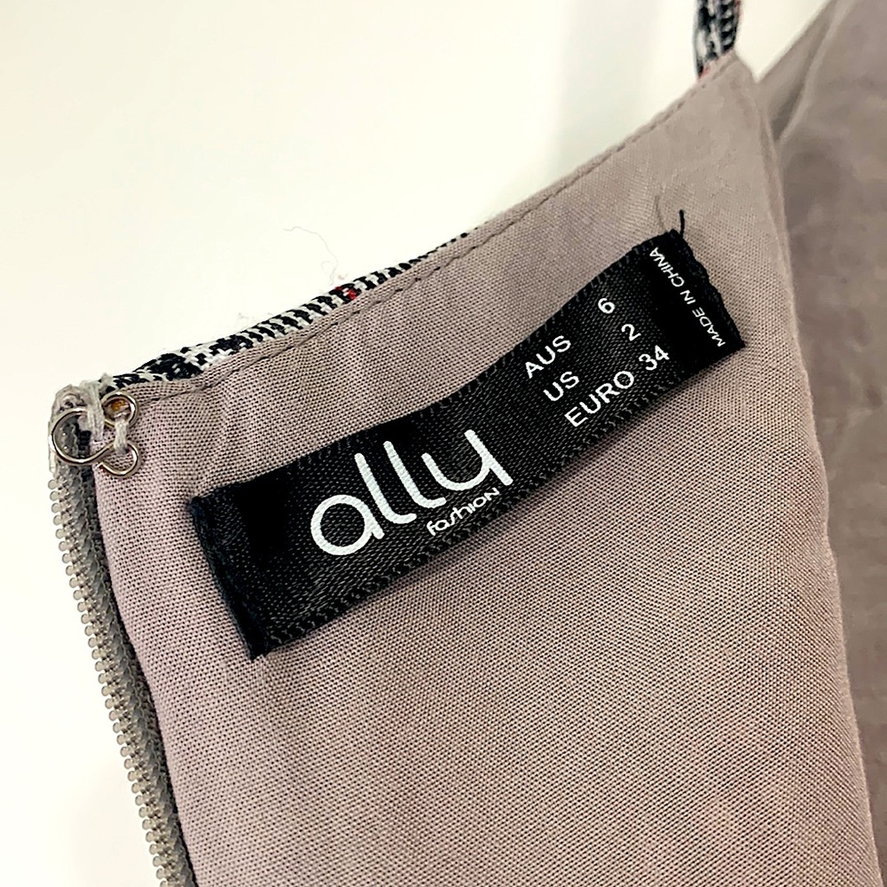 Ally fashion dress, size AU 6 and has adjustable straps. - Picture 3 of 4